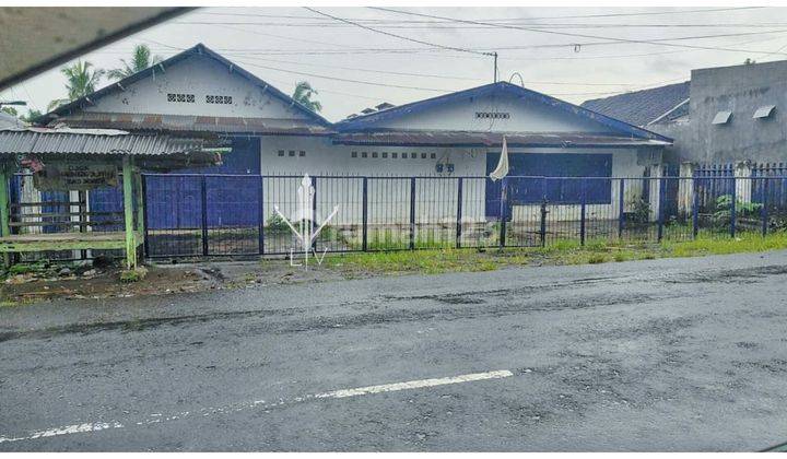 RUMAH TOKO STRATEGIS DI PINGGIR JALAN RAMAI KAWASAN JEMBER (Hrry)