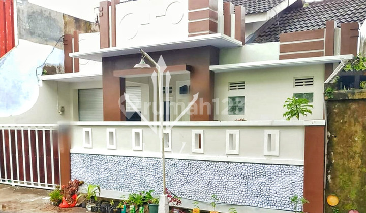 RUMAH MODERN CANTIK NYAMAN HUNI DI KOTA JEMBER (Yus - Anni) 1