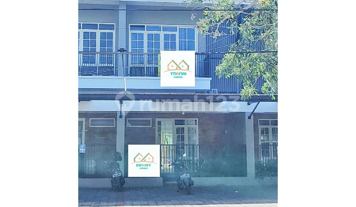 RUMAH CANTIK DI PINGGIR JALAN UTAMA PERUMAHAN (Jy - Cic) 1