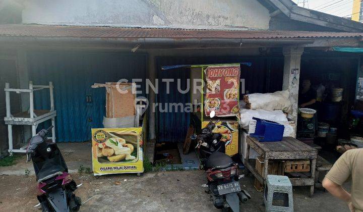 RUMAH DI TEPI JALAN, DI JALAN PUTRI DARA HITAM  2