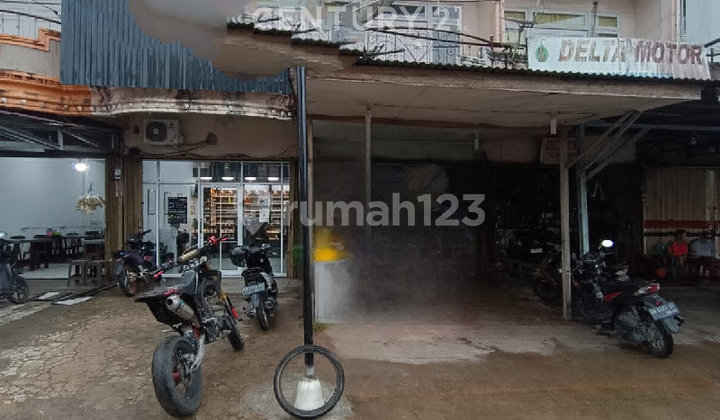 Strategic Shop House on Sanggau Main Road, Suitable for Business and Office 2