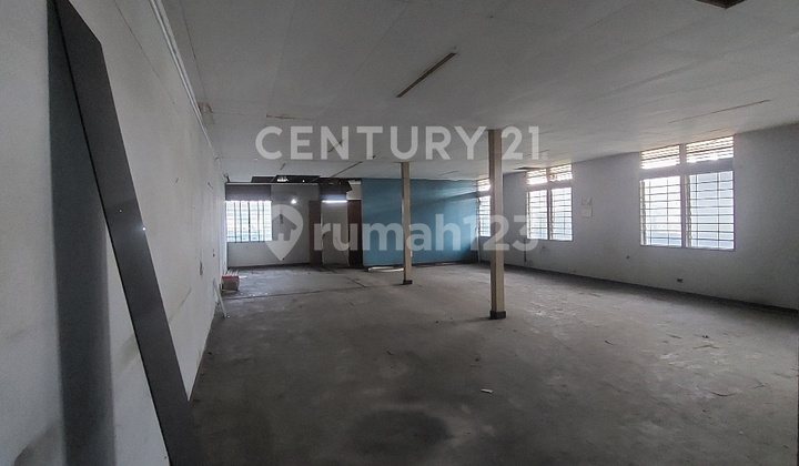 3-Story Shop House on the Side of Imam Bonjol Main Road 2