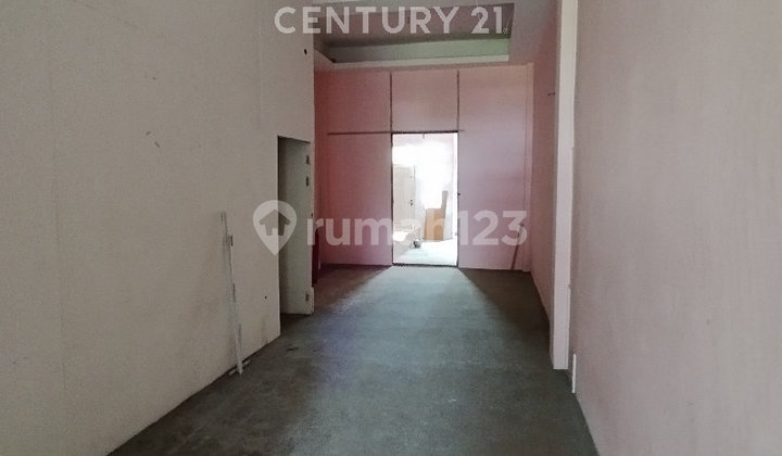 3-Storey Shophouse in Tanjung Raya 2, Ideal for Business and Strategically Located in a Bustling Area 2
