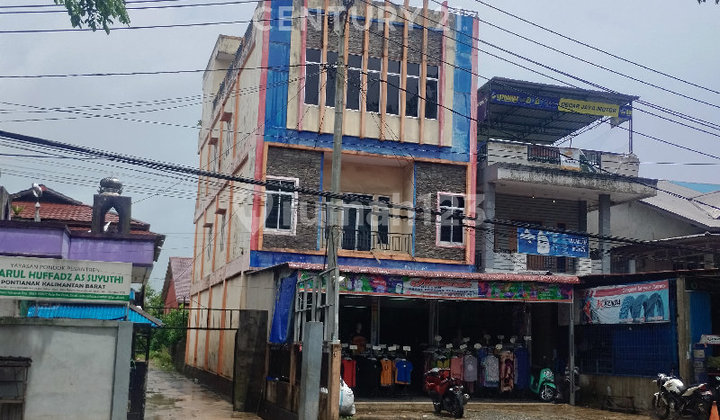 3.5-Story Shop House Located in Siantan Near Strategic Traffic Light 2