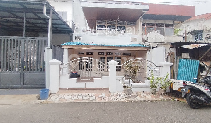 2-Storey House on Jl. Imam Bonjol, Near Untan Campus and Mega Mall