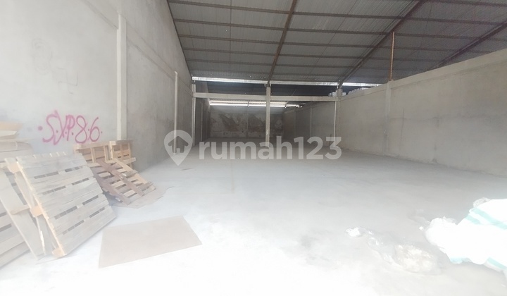 Warehouse on Jl. Komyos Soedarso, Size 450m2, Very Good, Premium. Warehouse on Jl. Komyos Soedarso, Size 450m2, Very Good, Premium.