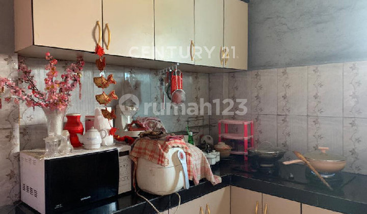 3.5 Story Shop House on Siaga Street, Suitable for Cafe and Office Business