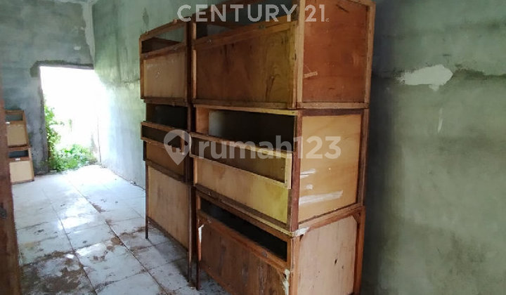 Strategic 1-Story Shophouse on Jl. Parit Hj. Muksin 2, Across from Campus