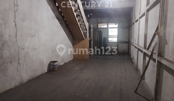 3-Story Shop House on Gg. Merak 3, City Center, Suitable for Office / Warehouse 2