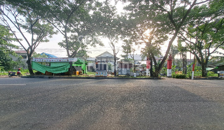 Large Land Next to Dr. Wahidin Street Suitable for Business