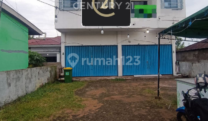 Large Shop House and Spacious Yard Suitable for Various Businesses in Pontianak Large Shop House and Spacious Yard Suitable for Various Businesses in Pontianak