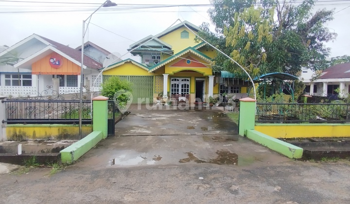 Rumah Halaman Luas & Asri 2 Lantai di jl. Urai Bawadi GG. Sentosa Rumah Halaman Luas & Asri 2 Lantai di jl. Urai Bawadi GG. Sentosa