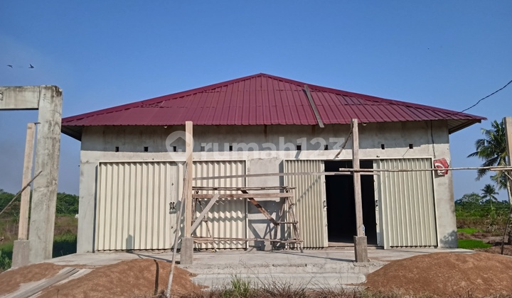 Single-Story Shop House with a Very Large Yard in Korpri Pontianak 1