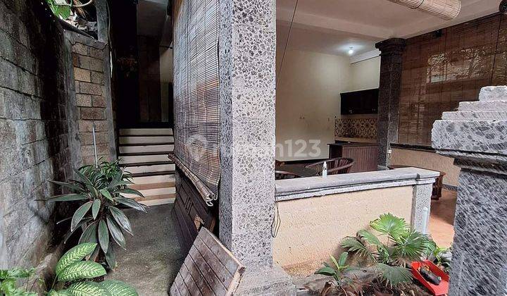 Rumah di Jln batubelig canggu 2 Lantai SHM Butuh Renovasi 2