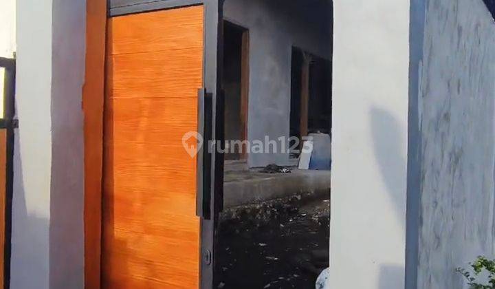 Rumah di Tumbakbayuh 2 Lantai Butuh Renovasi SHM 1