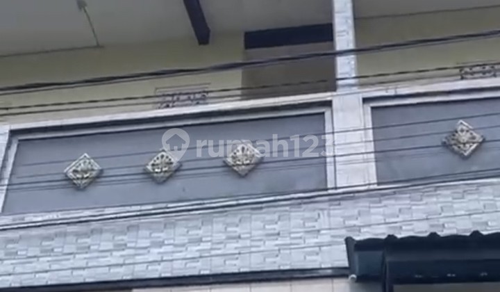 Dijual Kos-kosan 2 Lantai.9 Kamar Di Abian Base