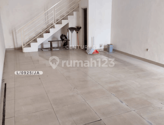 2-Storey Ruko Ready for Use, Strategically Located on Main Road Jl Sadang Bandung
