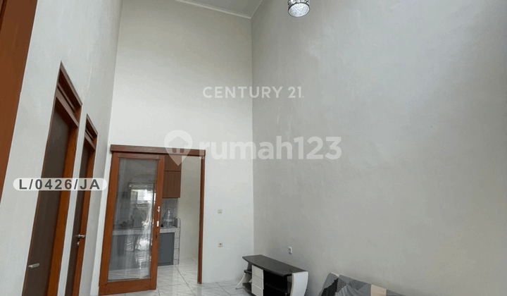 Disewakan Rumah Semi Furnish Cantik Siap Huni di Kota Bali Residence Bandung