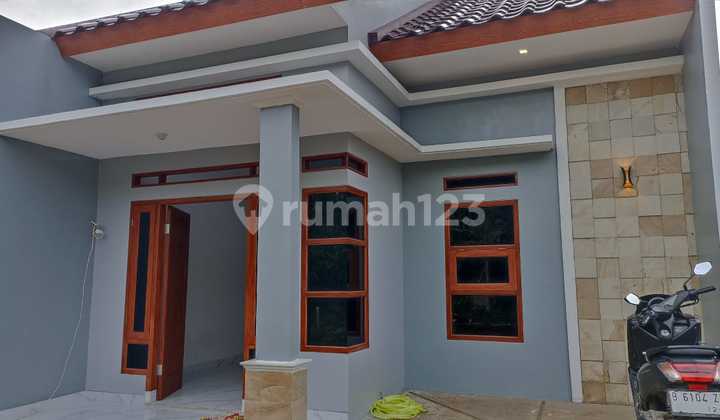Rumah di jual, strategis dan bebas banjir,dekat pintu tol sawangan depok 3