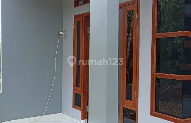 Rumah di jual, strategis dan bebas banjir,dekat pintu tol sawangan depok 4