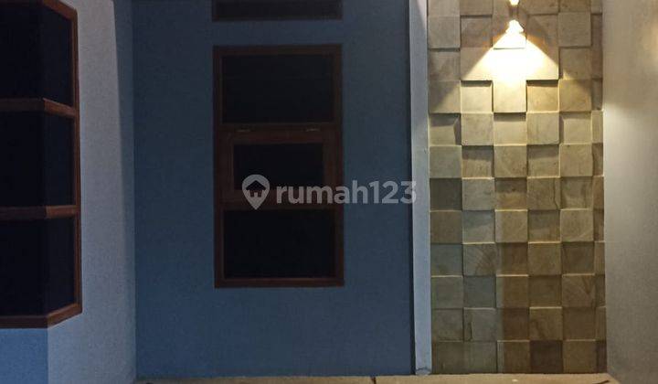 Rumah di jual, strategis dan bebas banjir,dekat pintu tol sawangan depok 8