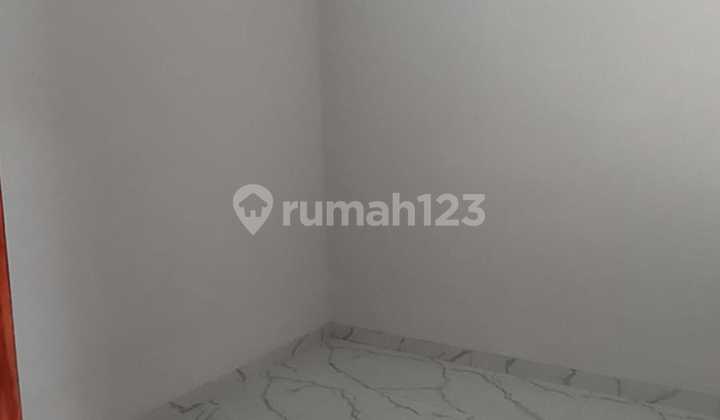 Rumah di jual, strategis dan bebas banjir,dekat pintu tol sawangan depok 18