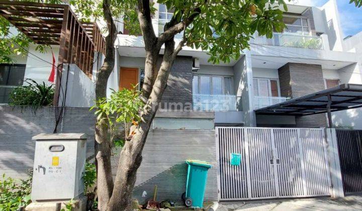 Rumah di Pondok Indah 4 Lantai Bagus dalam Cluster 1