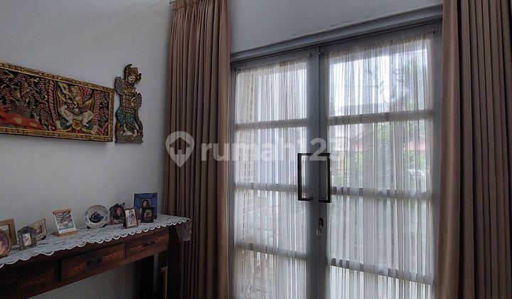 ruang tamu dijual rumah dekat kampus stan