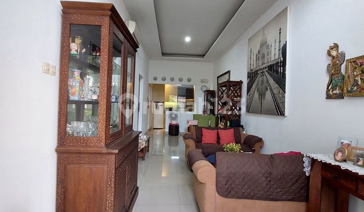 ruang tamu dijual rumah dekat kampus stan