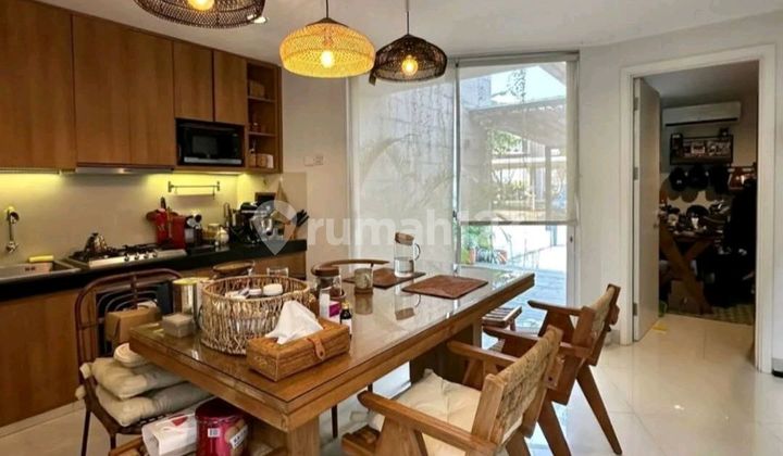 For Sale, A Nice and Comfortable House in Bintaro Jaya, Ready to Live In, Within a Strategic Cluster, Flood-Free, Close to Toll Gate and KRL Station.