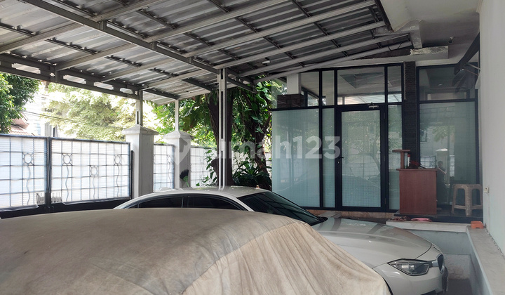 2-STORY CORNER LUXURY HOUSE, PONDOK INDAH SOUTH JAKARTA, LUSH GREEN ENVIRONMENT WITH MANY TREES, LOCATED ON A MAIN ROAD, NEAR BCA PONDOK INDAH, PIM MALL, RAFFLES SCHOOL PONDOK INDAH