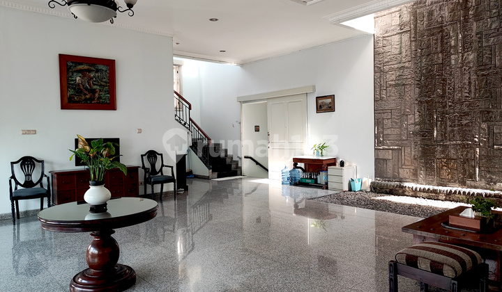 3-STORY LUXURY HOUSE, CILANDAK MAIN ROAD SOUTH JAKARTA, 10 MINUTES TO KEMANG, L-SHAPED LAND, WELL-MAINTAINED READY TO OCCUPY WITH BONUS SUPER LARGE BACK GARDEN, ELEVATED LAND FLOOD-FREE.