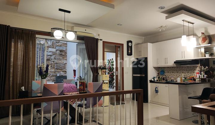 Rumah 2 Lantai, Modern Minimalis, Kencana Loka BSD, Furnished Cantik Mewah Seperti Show Unit, Siap Huni, Dekat Swiss Bell Hotel & Gerbang Tol