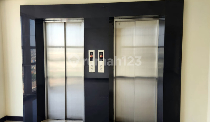 Unit Brand New! Apartemen 3 BR, The Sommerset Kencana Pondok Indah Jakarta Selatan, Lantai Tinggi, Double Private Lift