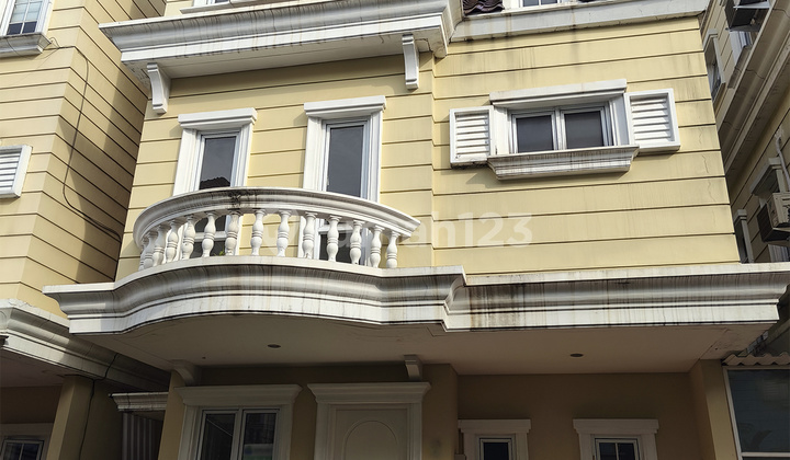 New 3-Story House, Montana Village, Il Lago Gading Serpong, Unfurnished, Semi-Detached House, Eligible for KPR.