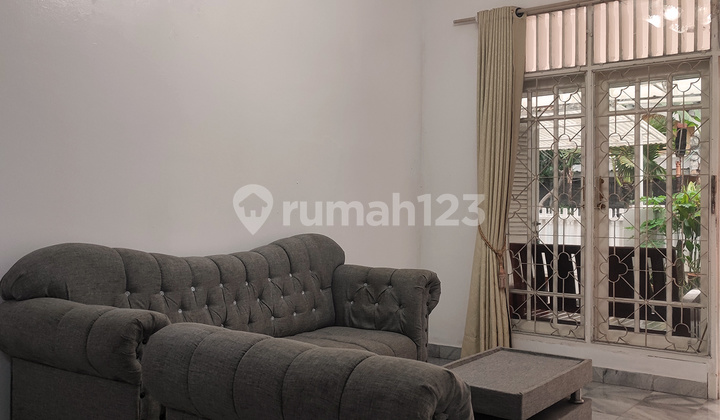 Rumah 1 Lantai dengan Inner Garden Luas, Furnished, Kavling Gandeng, Pondok Indah Jakarta Selatan 2