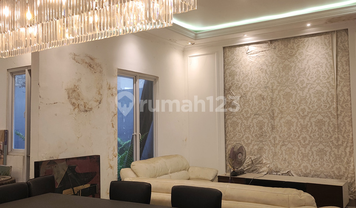 2-Story House, San Lorenzo Gading Serpong, 10 Meters Wide, Sold As-Is, Furnished, Needs Minor Renovation