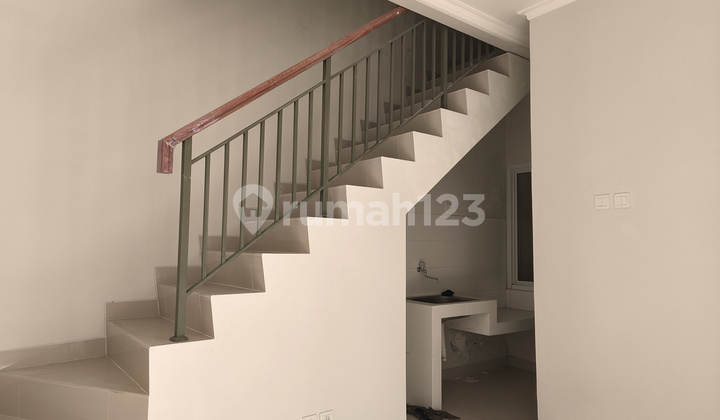 Rumah Baru 3 Lantai, Montana Village, Il Lago Gading Serpong,Unfurnished, Semi Detached House, bisa KPR 2