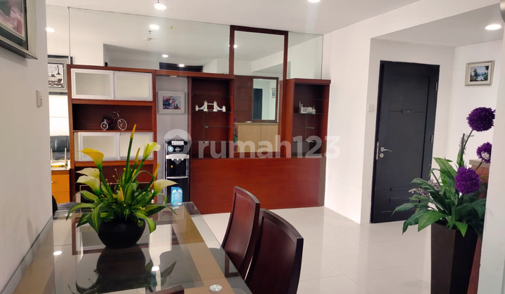 APARTEMEN 3 BR, COSMO MANSION THAMRIN CITY, FURNISHED, LANTAI TINGGI, 12 MENIT KE STASIUN MRT BUNDARAN HI, TANAH ABANG, JAKARTA PUSAT