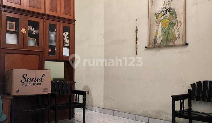 Langka! Rumah 1.5 Lantai Panjang 32 Meter, Villa Serpong Bsd, 7 Menit ke Gerbang Tol Jelupang dan Bsd Plaza, Jual Apa Adanya, Butuh Perapian Minor