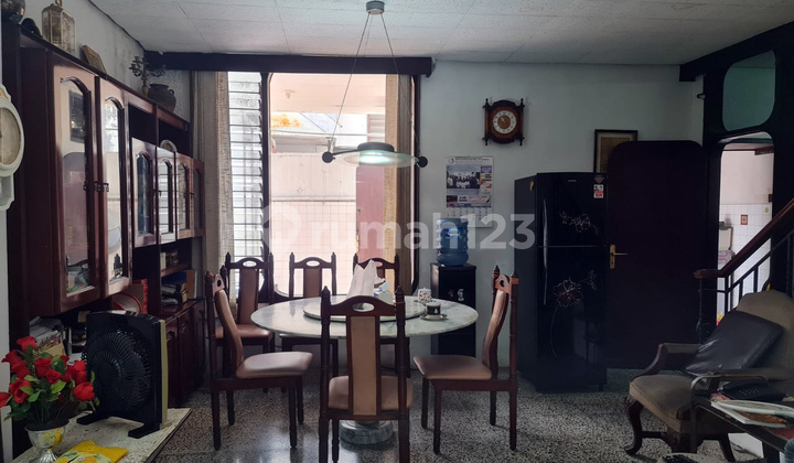 TURUN HARGA! Rumah 2 Lantai, Kramat, Senen, Jakarta Pusat, Dekat Ke Mal Atrium Senen, Rumah Sakit Carolus, Pasar Kenari, Pasar Senen dan Taman Ismail Marzuki, Cocok Jadi Rumah Kost 2