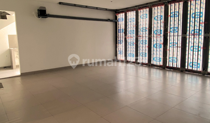 Rumah Mewah 3 Lantai, Lebar 12, Semi Furnished, Lyndon Navapark Bsd 2