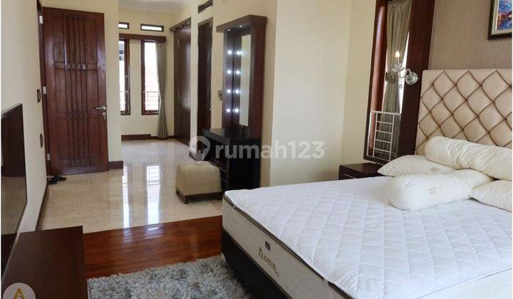 Rumah Mewah Area Ciumbuleuit + Swimming Pool Full Furnished 2