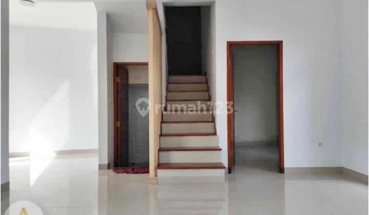 Rumah siap huni 2 Lantai di Tubagus Ismail Bandung  2