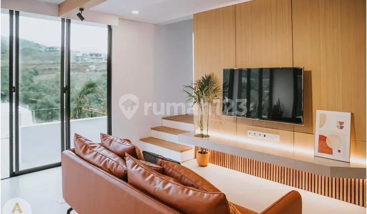 Villa dengan Kolam Renang di Dago Bandung Pemandangan Bukit