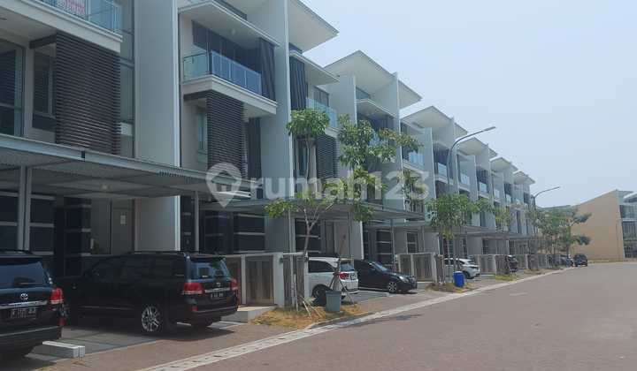 Disewakan rumah pik golf island chopin 3 lantai 200 meter ukuran 8x25
