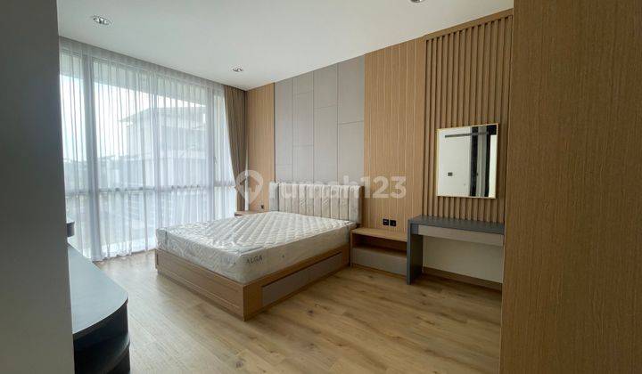 Disewakan Rumah Mewah Golf Island 3 Lantai Full Furnished Siap Huni 2