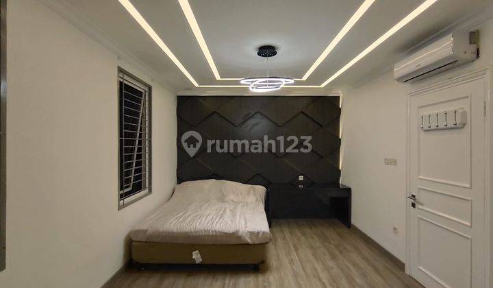 FOR RENT. Rumah PIK 1. FURNISHED. Jarang Ada. Rumah Design Rapi & Modern. Uk 8x20, 4 Lantai, 4+1 Kamar Tidur 2