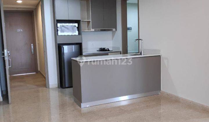 FOR SALE. Gold Coast Apartment. Luas 108m2. Kamar Tidur 2+1. Semi Furnished. View Laut Dan Kota. Jarang Ada 2