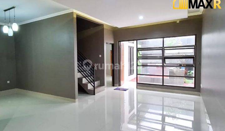 Rumah Cantik Jagakarsa, 2 Lantai Ada Kolam Ikan, Dijual Cepat  2
